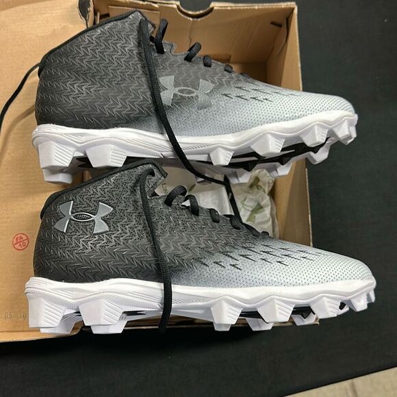 New Under Armour Spotlight Fran RM 4.0 Cleats 8 - Picture 3 of 6